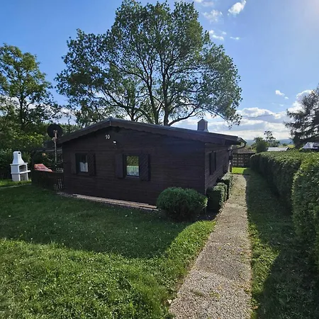 Waldgefluester 度假居 *