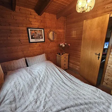 Ferienhaus Waldgefluester Nausis