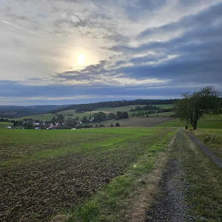 Waldgefluester 度假居 *